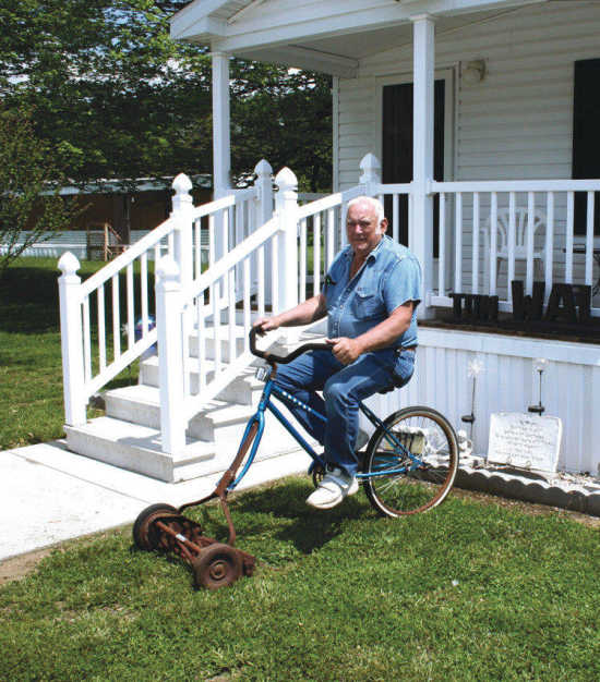 Local News: Redneck lawnmower: Worthington man creates new kind of